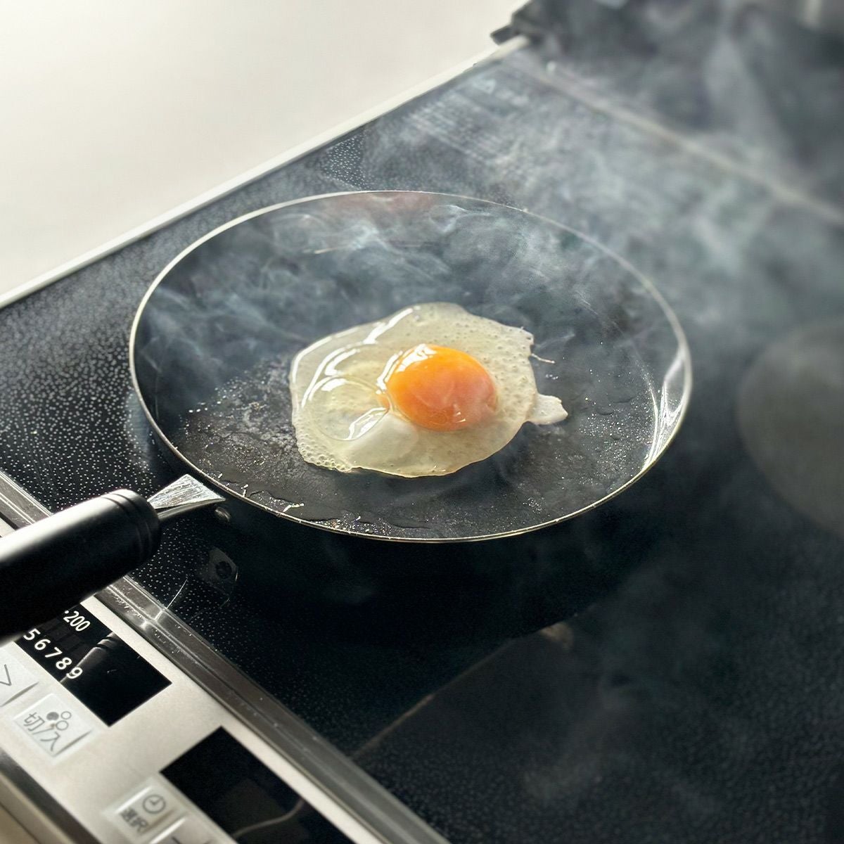目玉焼きがおいしく焼ける鉄のフライパン ガラス蓋付《公式》キッチン